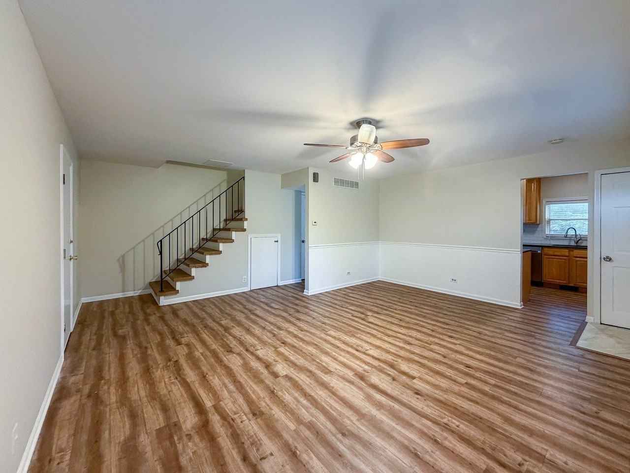 2436 Devonshire Ct - Photo 3 of 22