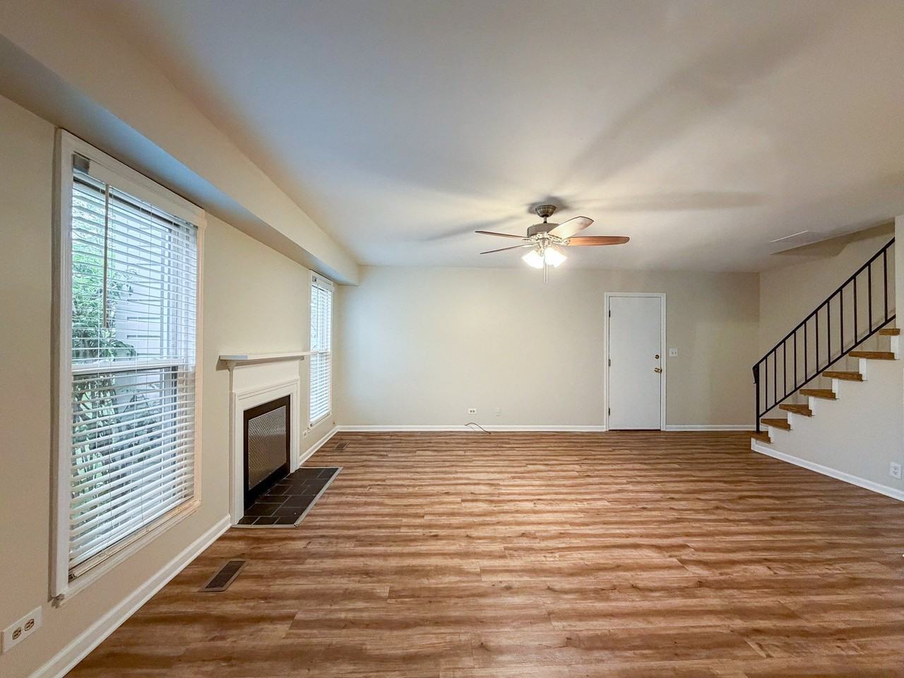 2436 Devonshire Ct - Photo 4 of 22