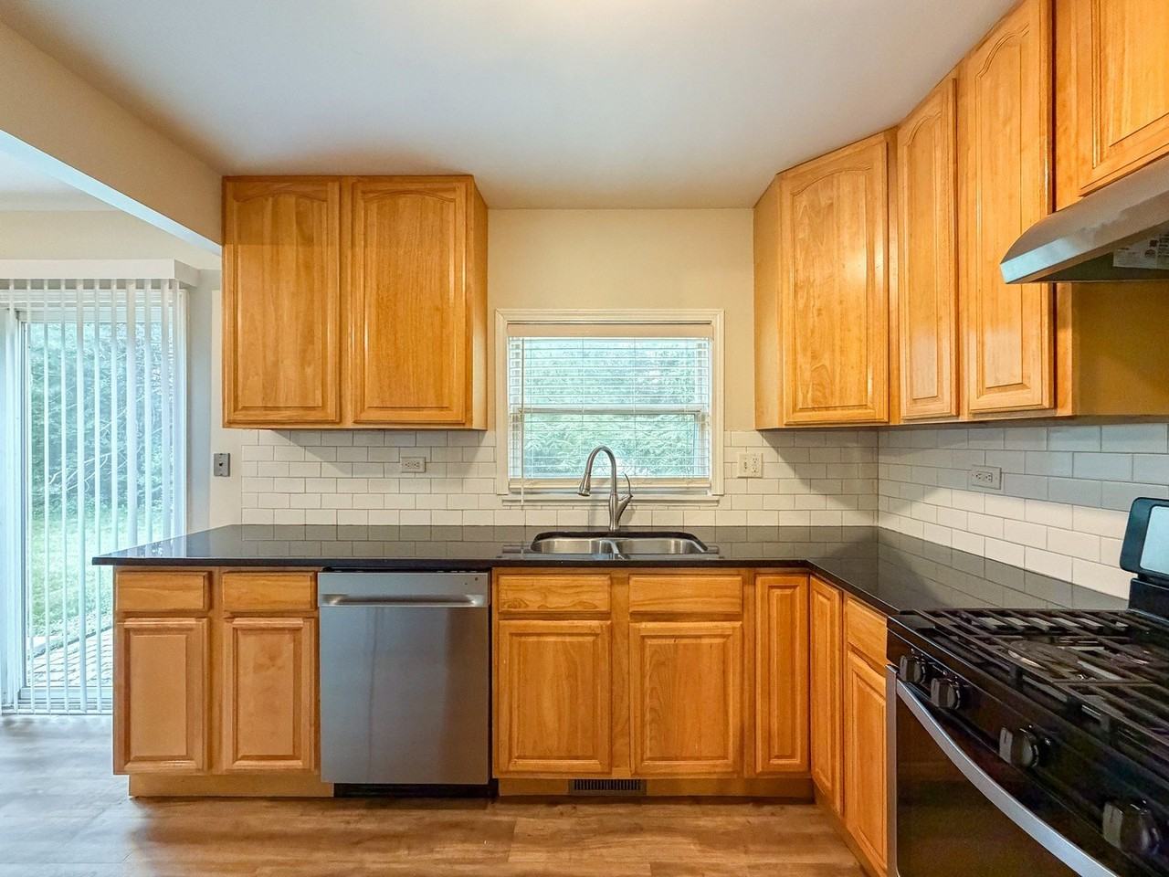 2436 Devonshire Ct - Photo 6 of 22