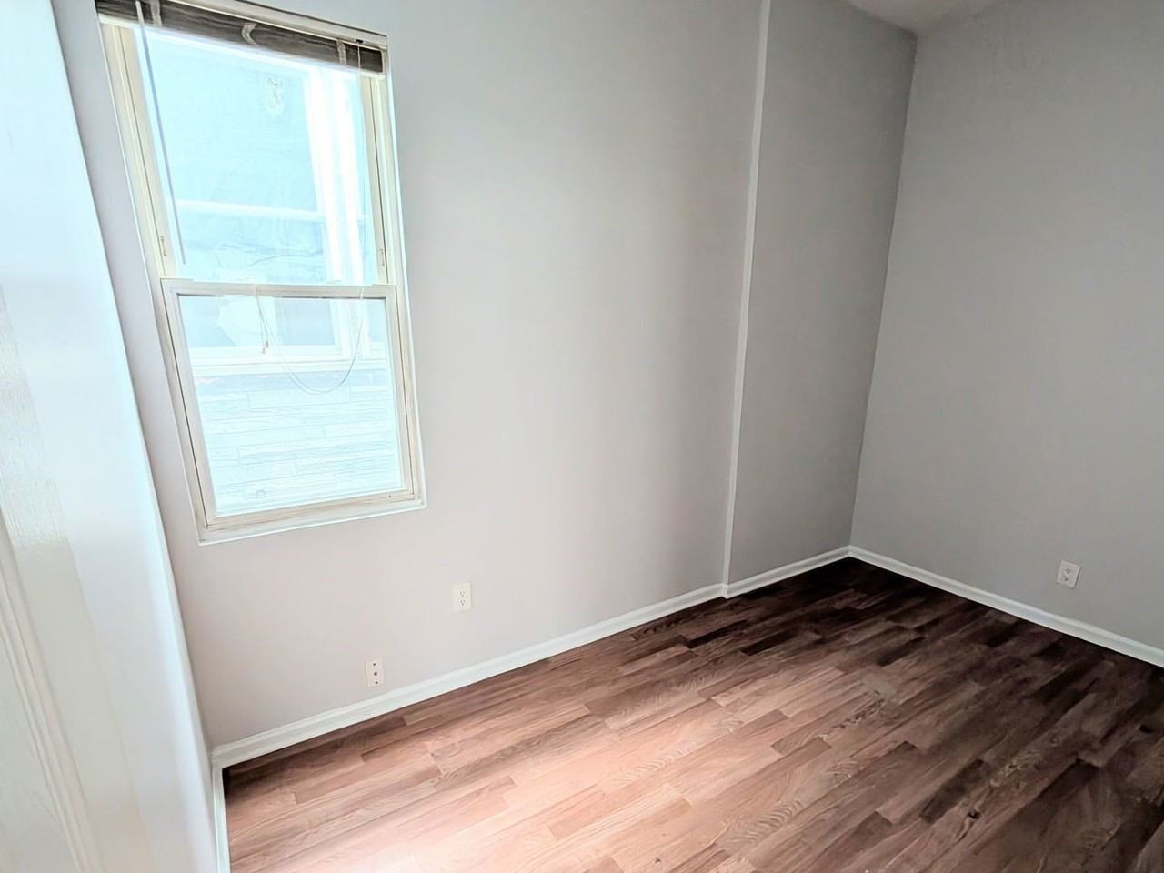 8125 S Escanaba Ave #2 - Photo 4 of 10