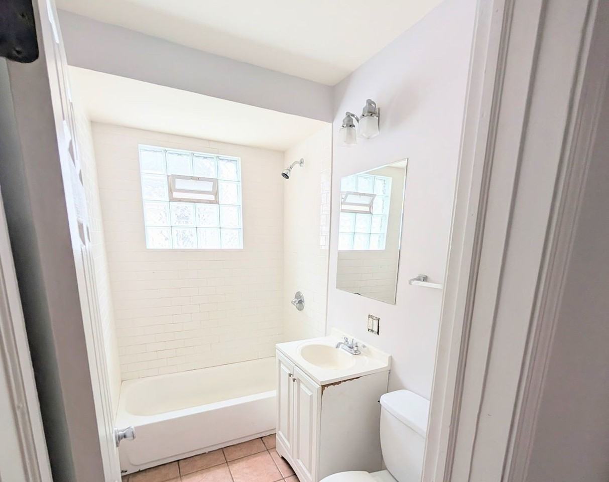 8125 S Escanaba Ave #2 - Photo 5 of 10