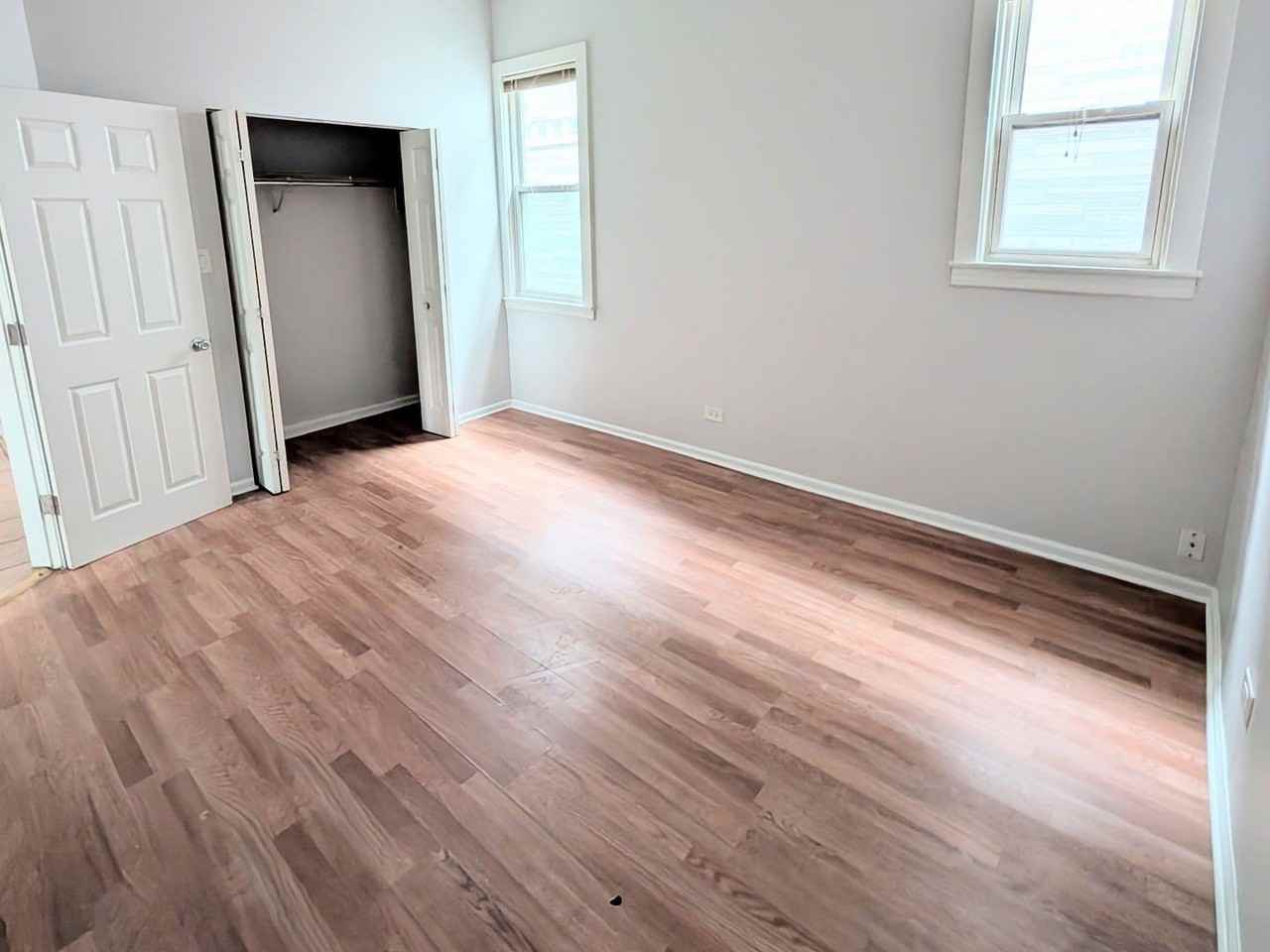 8125 S Escanaba Ave #2 - Photo 6 of 10