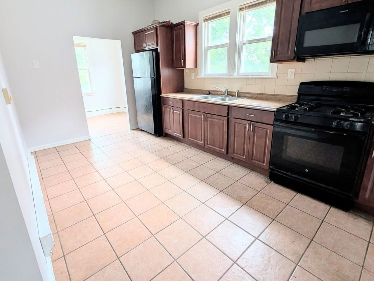 8125 S Escanaba Ave #2 - Photo 7 of 10
