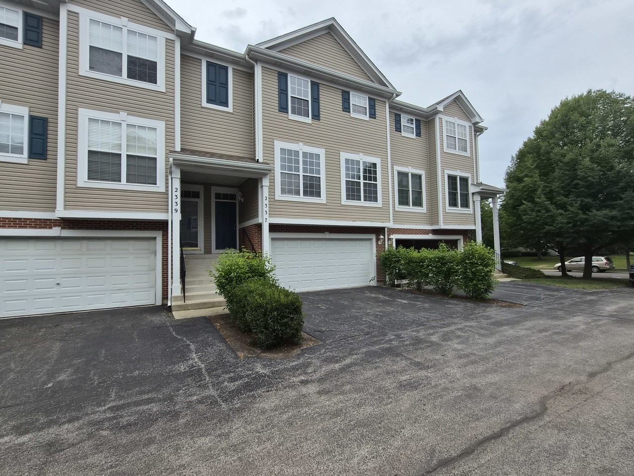 2337 Hudson Cir #2337 - Photo 2 of 29