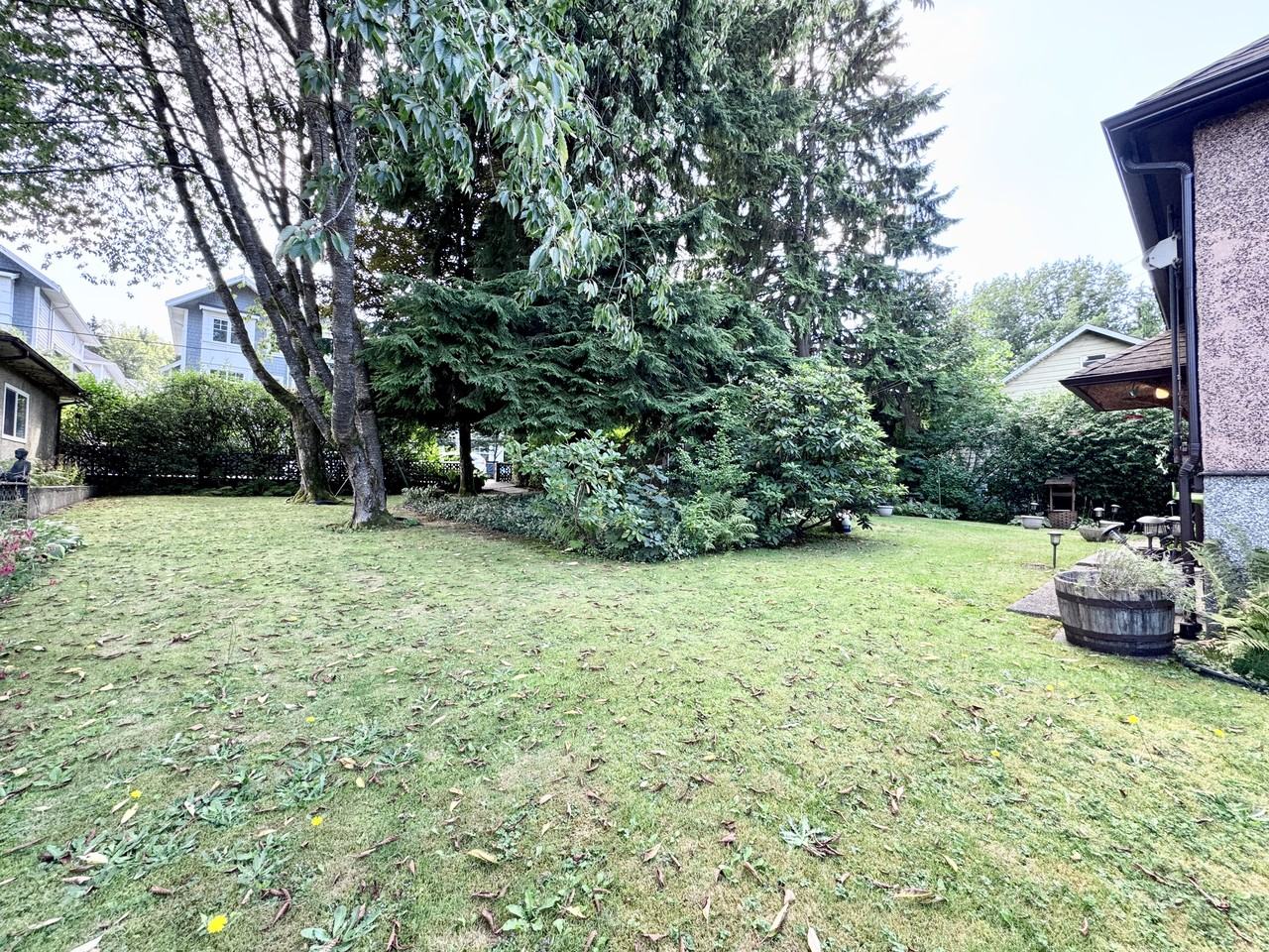 2821 Saint Johns Street - Photo 2 of 34