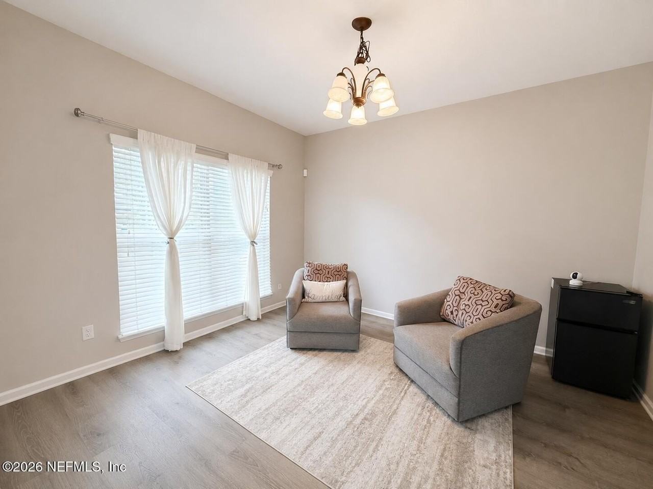 647 Sunny Stroll Dr - Photo 4 of 15