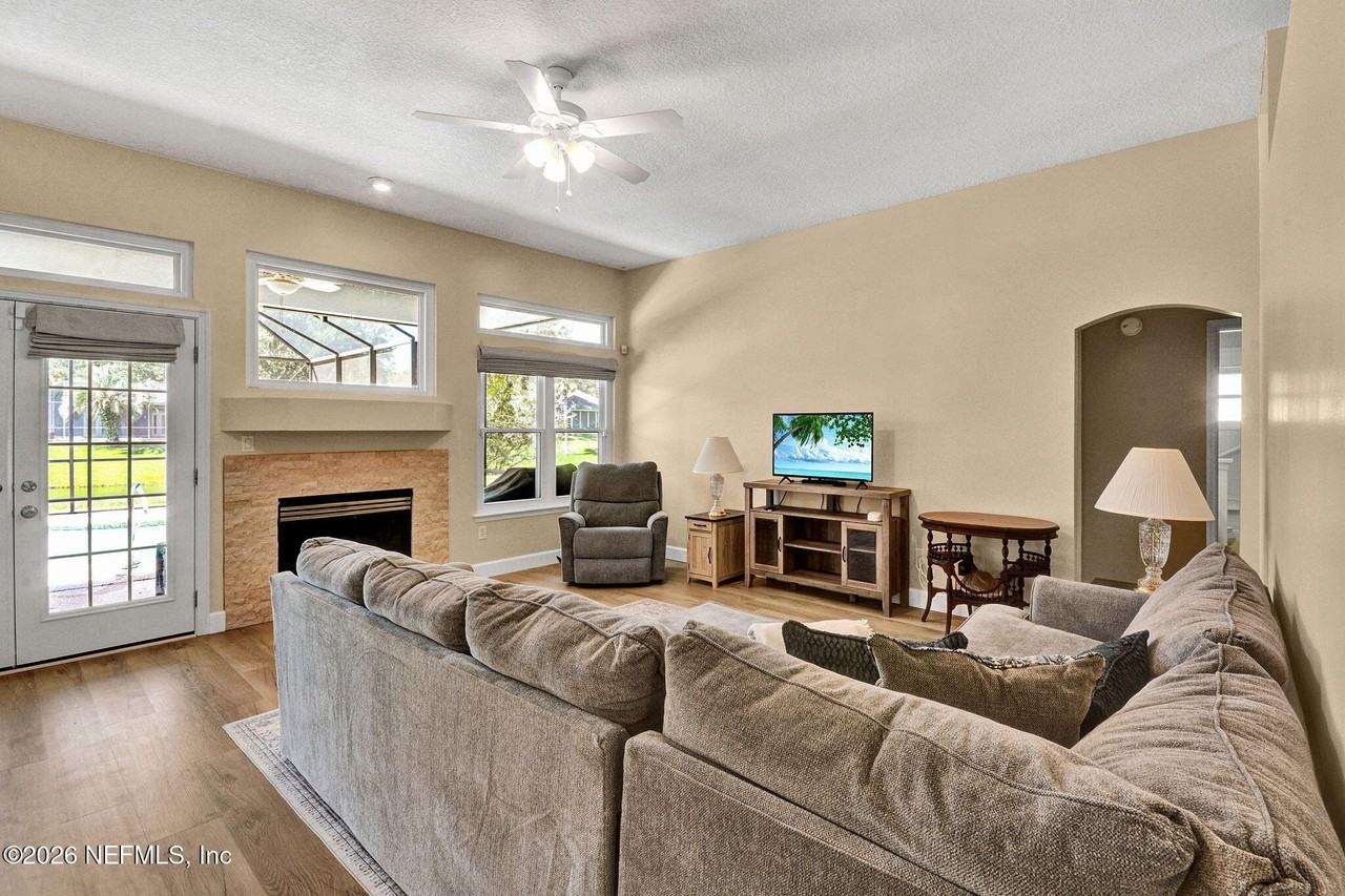 952 Blackberry Ln - Photo 4 of 29