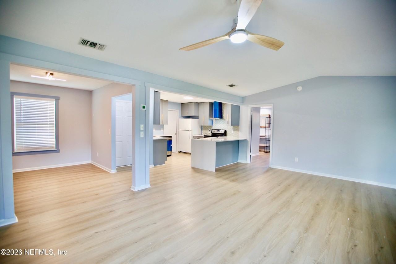 3542 Sheldrake Dr - Photo 5 of 31