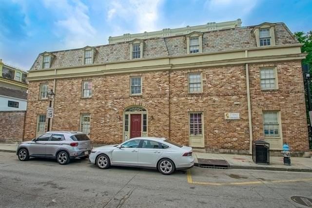 1323 Dauphine St #3