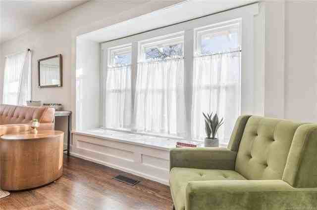700 N Mckinley Ave - Photo 7 of 46