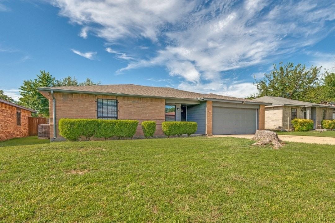 834 Apple Valley Dr - Photo 2 of 15