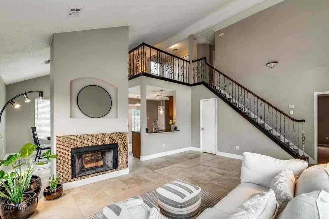 8164 Heritage Place Dr - Photo 2 of 8