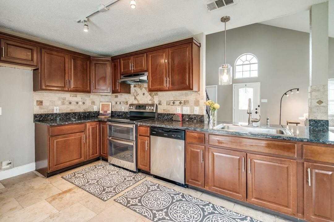 8164 Heritage Place Dr - Photo 4 of 8