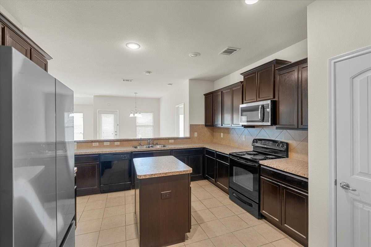 1729 Park Trails Blvd - Photo 2 of 40