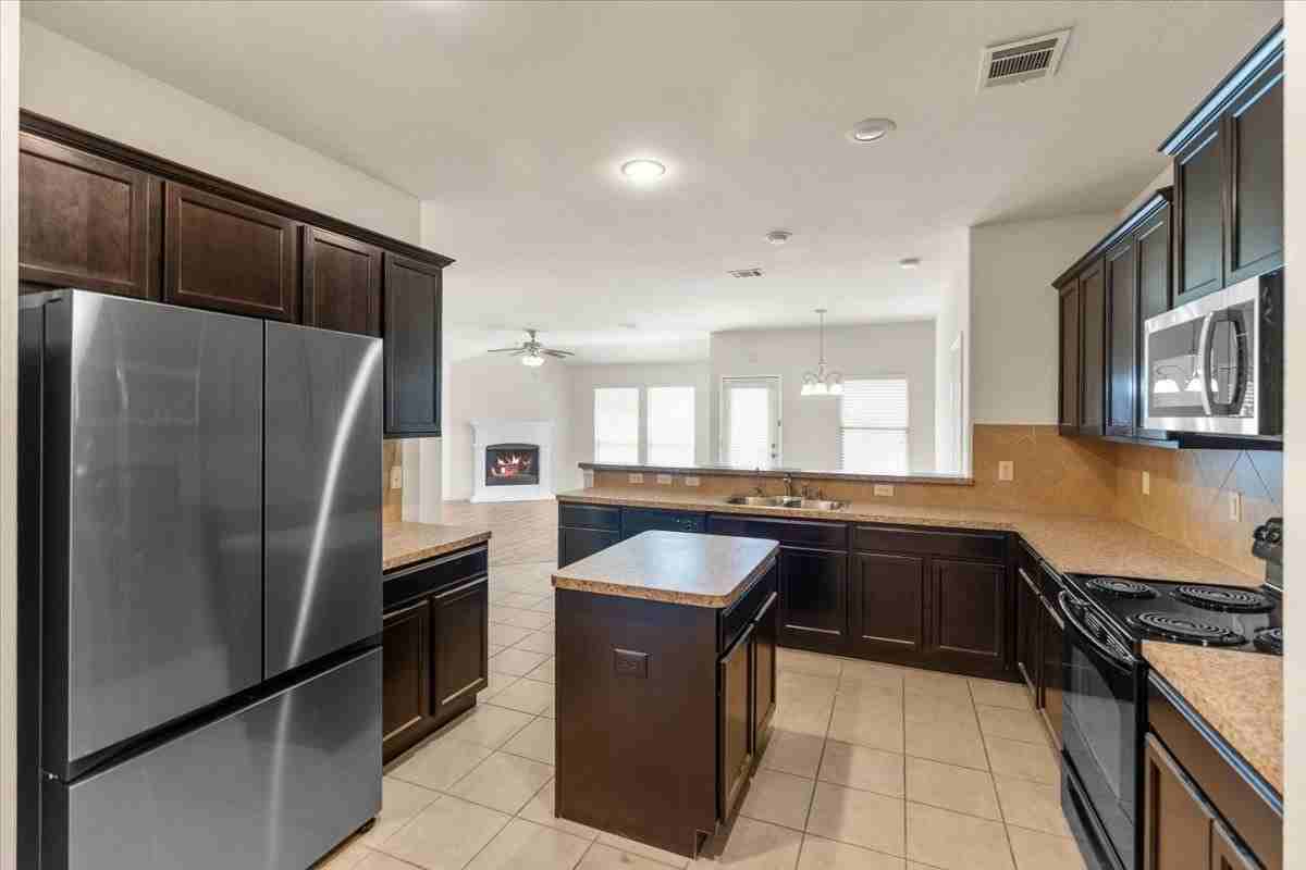 1729 Park Trails Blvd - Photo 4 of 40