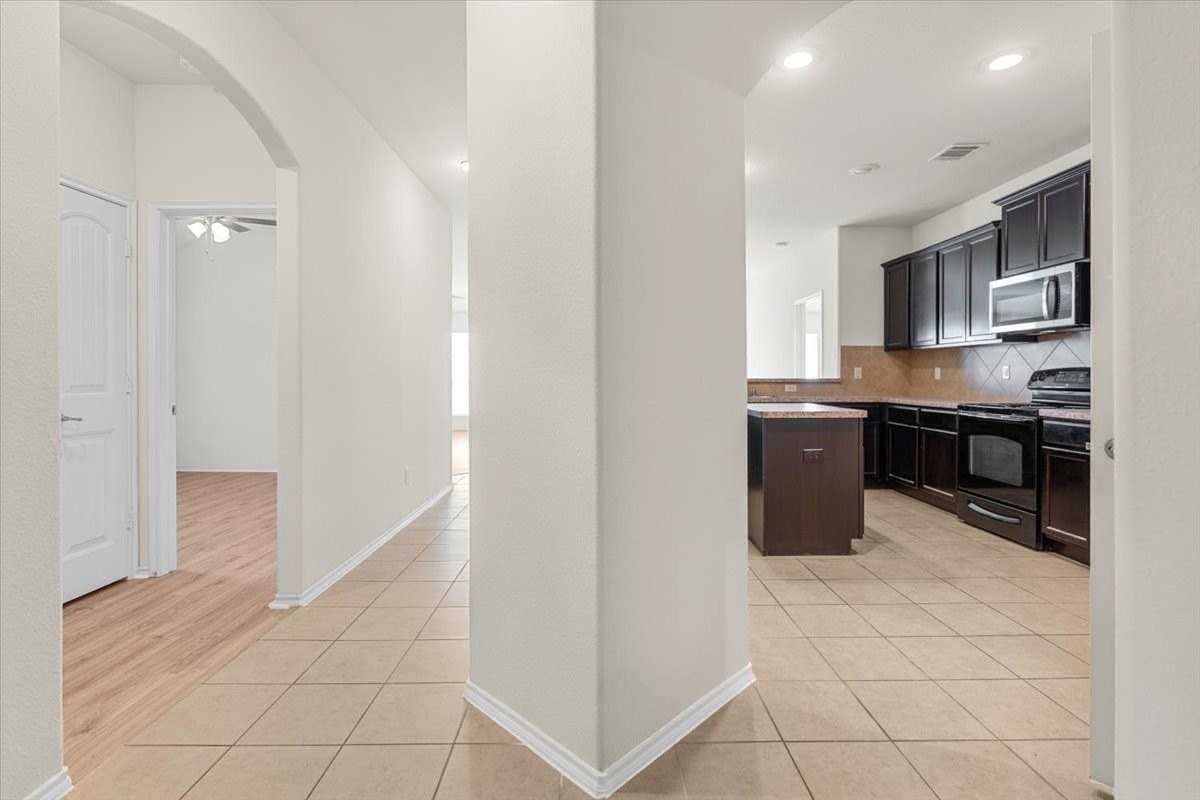 1729 Park Trails Blvd - Photo 5 of 40