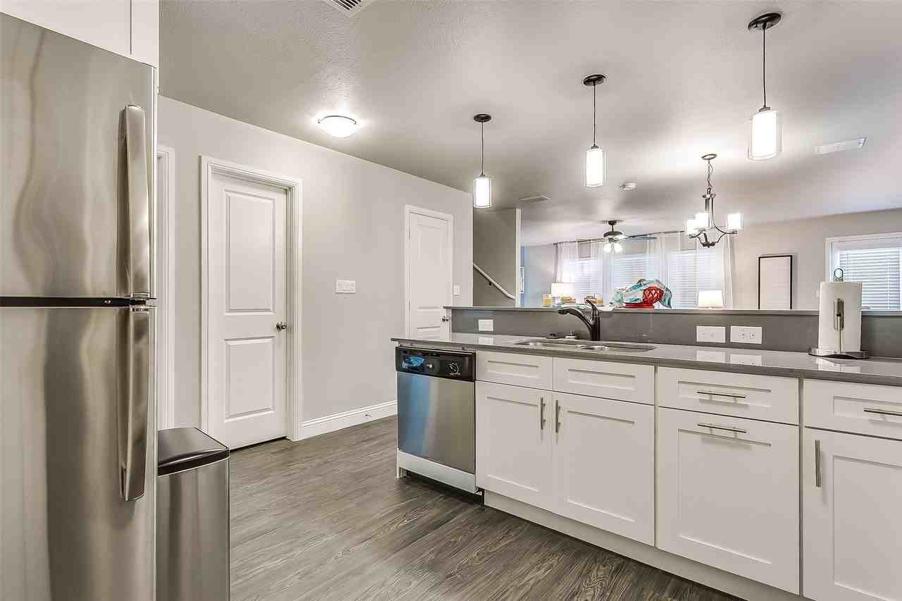 3813 Huntington Dr - Photo 5 of 19