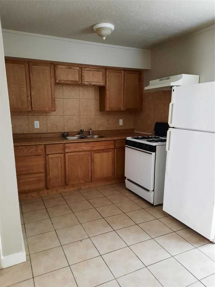 109 Mimosa St - Photo 3 of 4