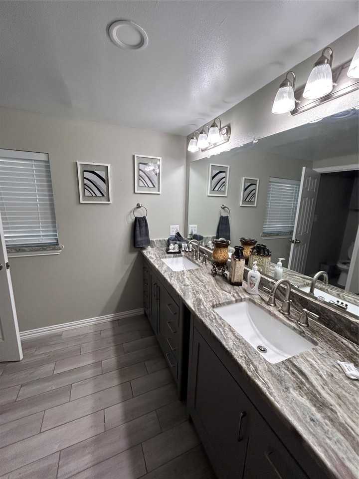 506 N Charles St - Photo 4 of 15