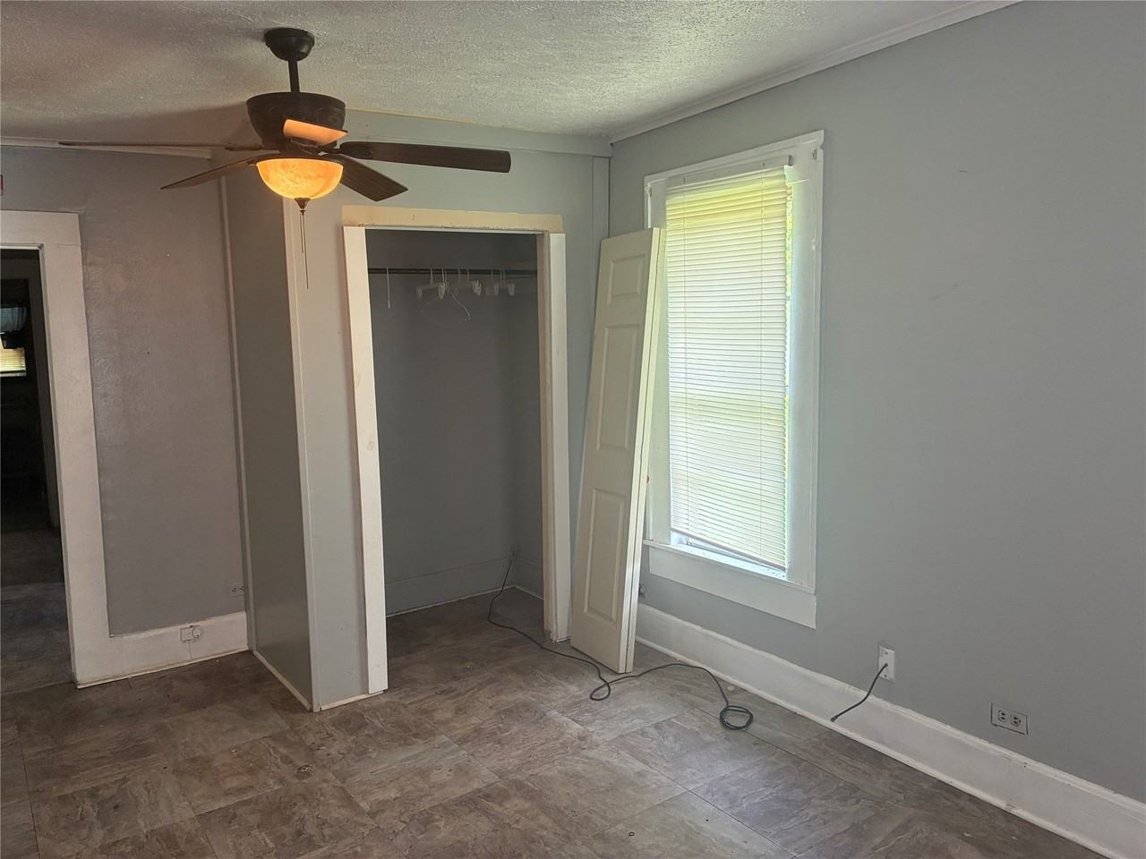 2712 Ashton St - Photo 6 of 10