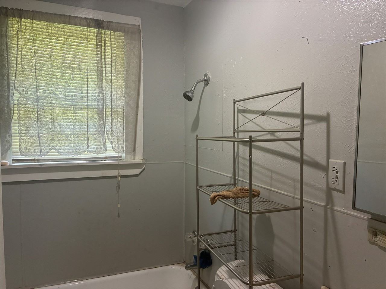 2712 Ashton St - Photo 7 of 10