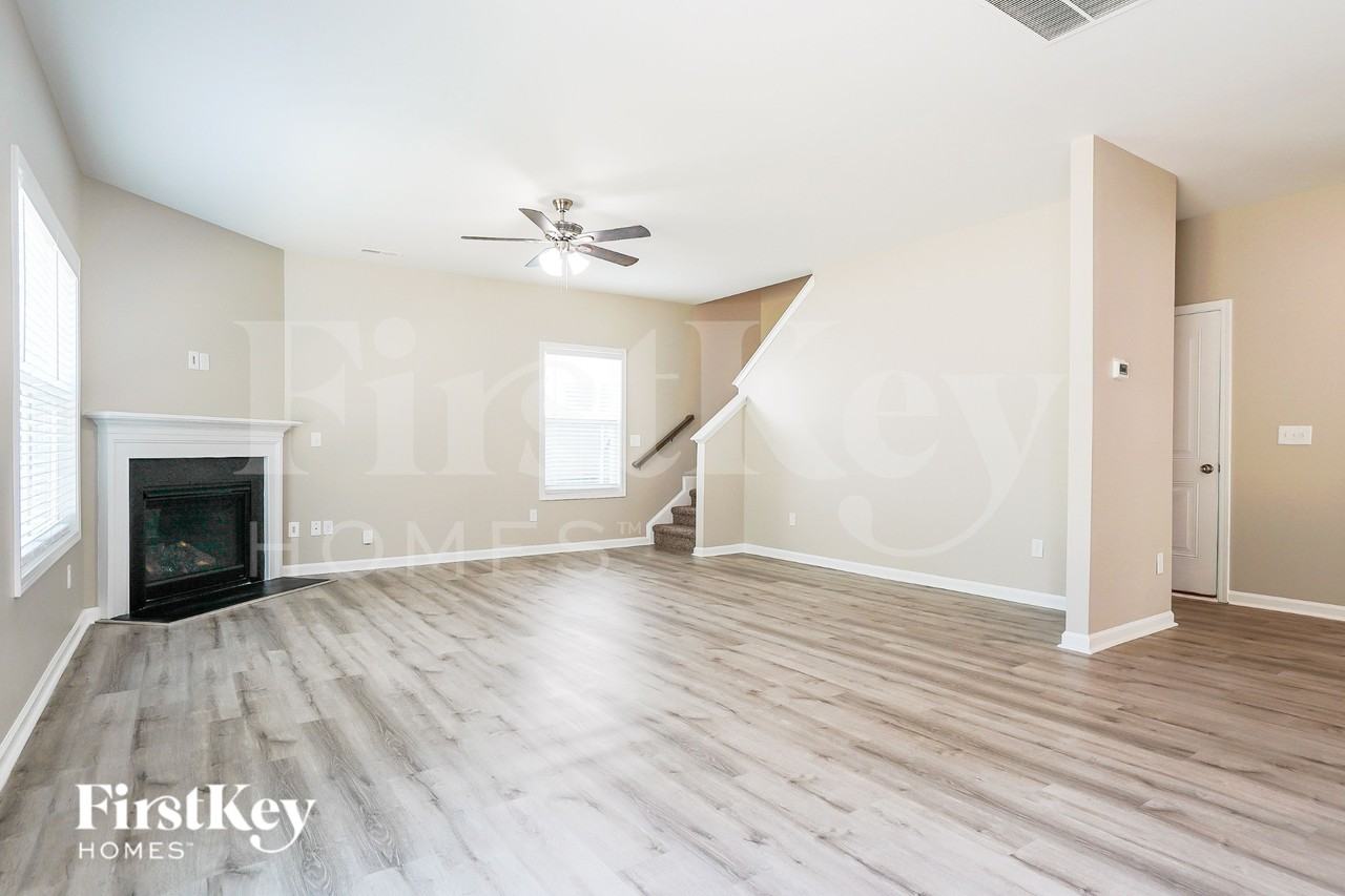 102 Sherrill Place Ln - Photo 2 of 19