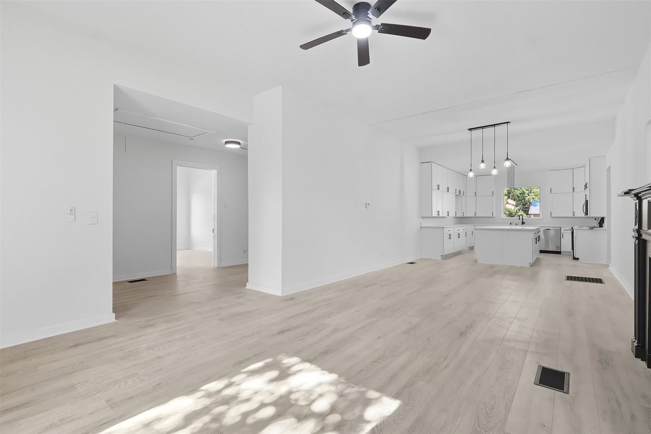 605 N Main St - Photo 2 of 34