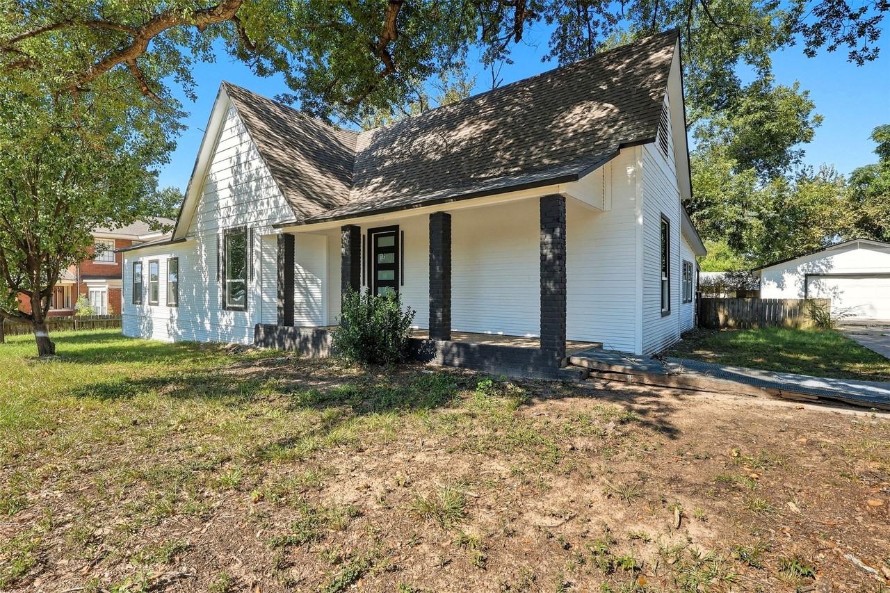 605 N Main St - Photo 3 of 34