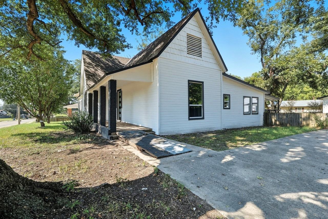 605 N Main St - Photo 4 of 34
