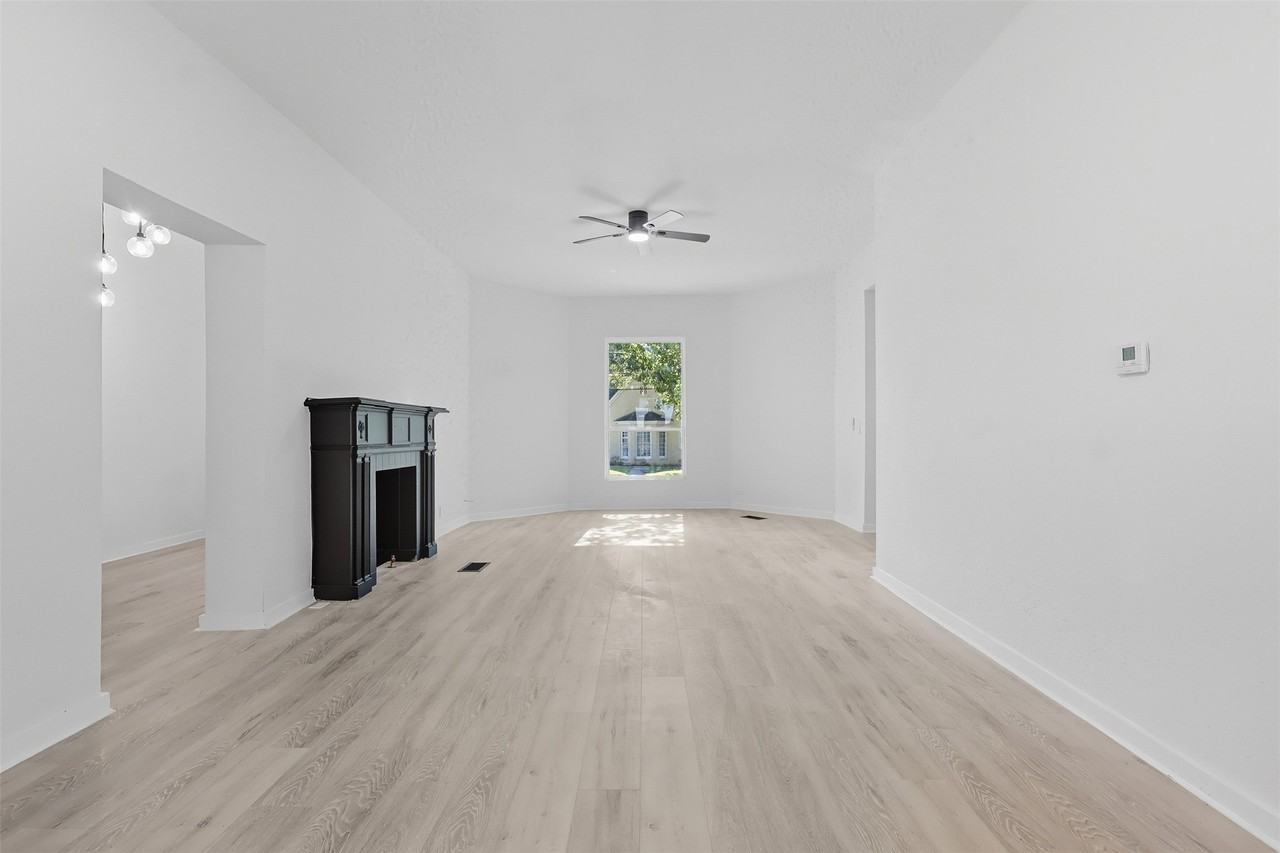 605 N Main St - Photo 6 of 34