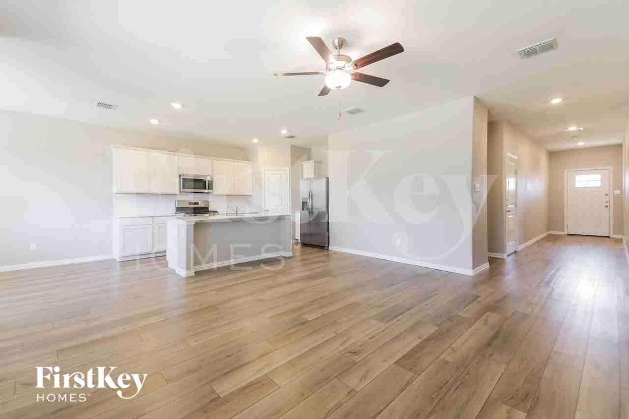 2324 Okeefe Dr - Photo 5 of 20