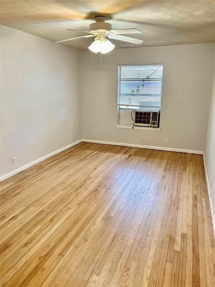 11223 Wyatt St - Photo 4 of 7