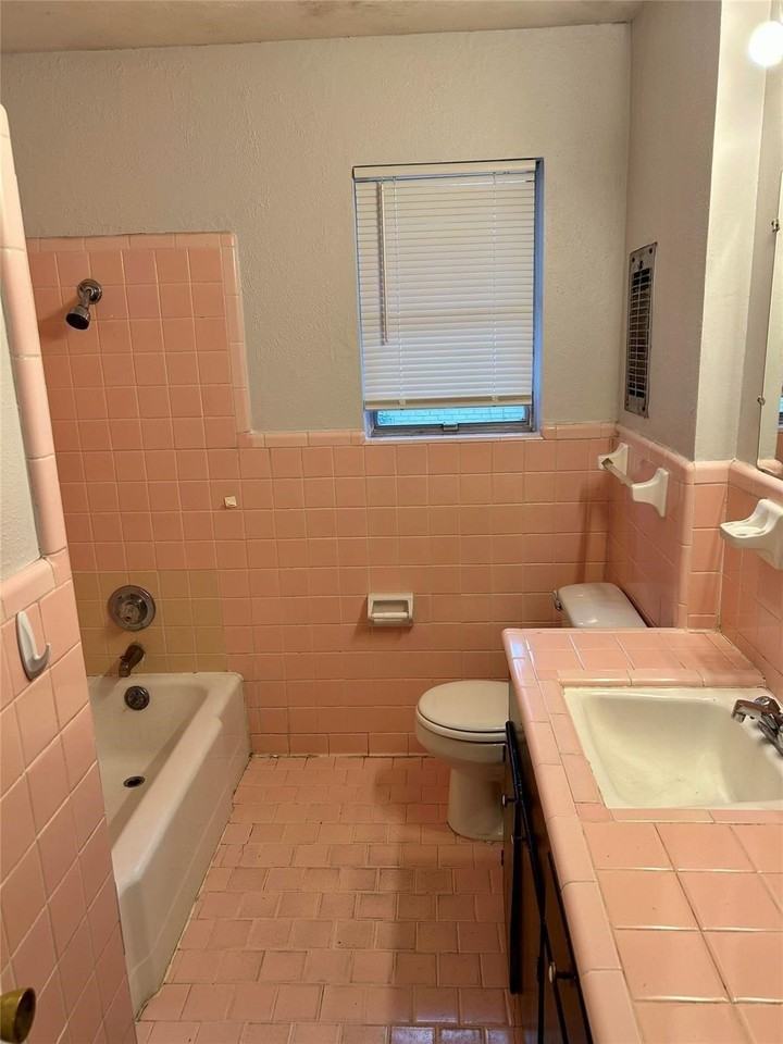 11223 Wyatt St - Photo 5 of 7