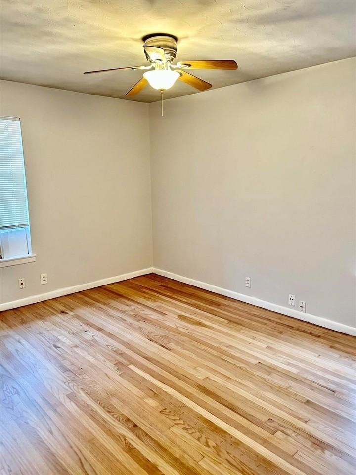11223 Wyatt St - Photo 6 of 7