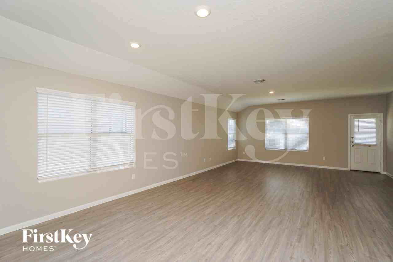 1224 Treehouse Ln - Photo 4 of 19