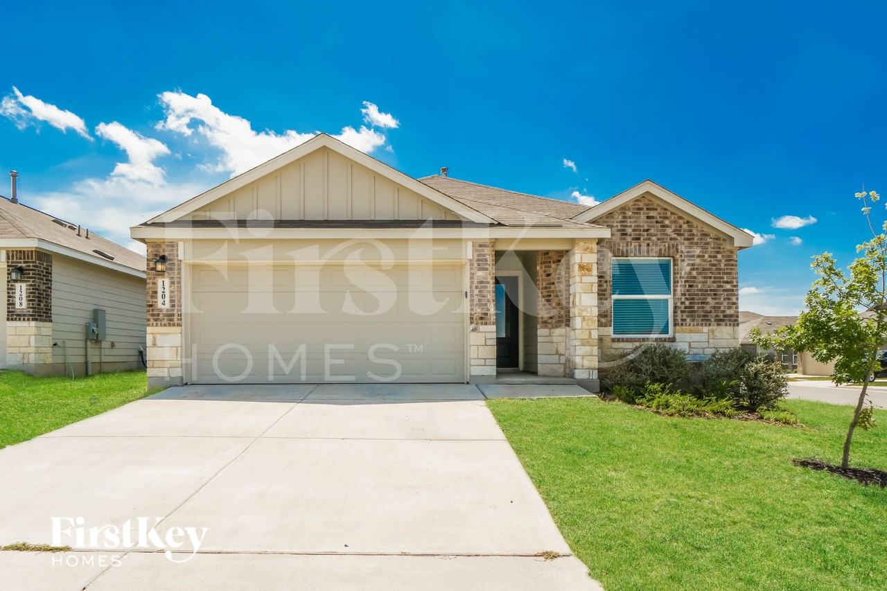 1204 Treehouse Ln