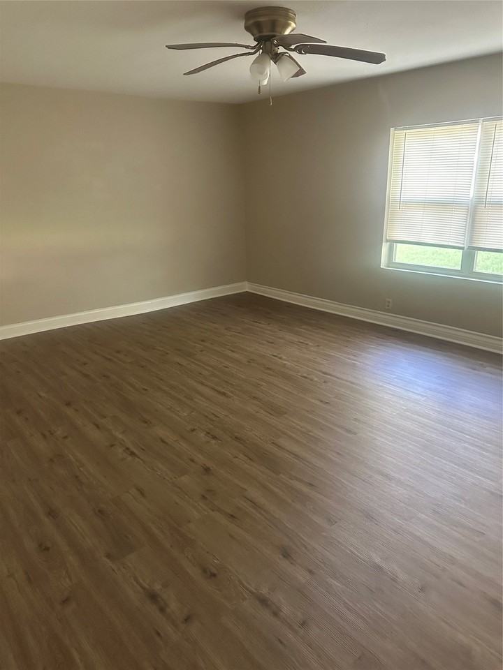 701 Hulme St - Photo 2 of 15