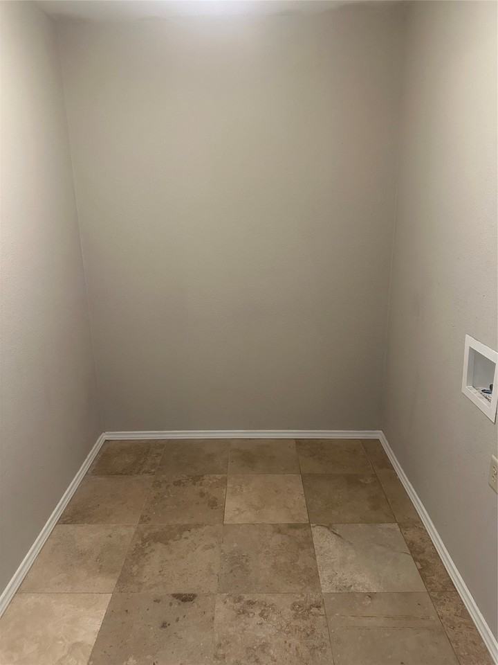 701 Hulme St - Photo 6 of 15