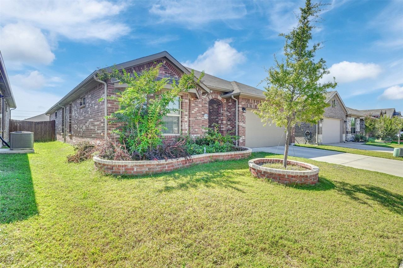1120 Gillespie Dr - Photo 2 of 27