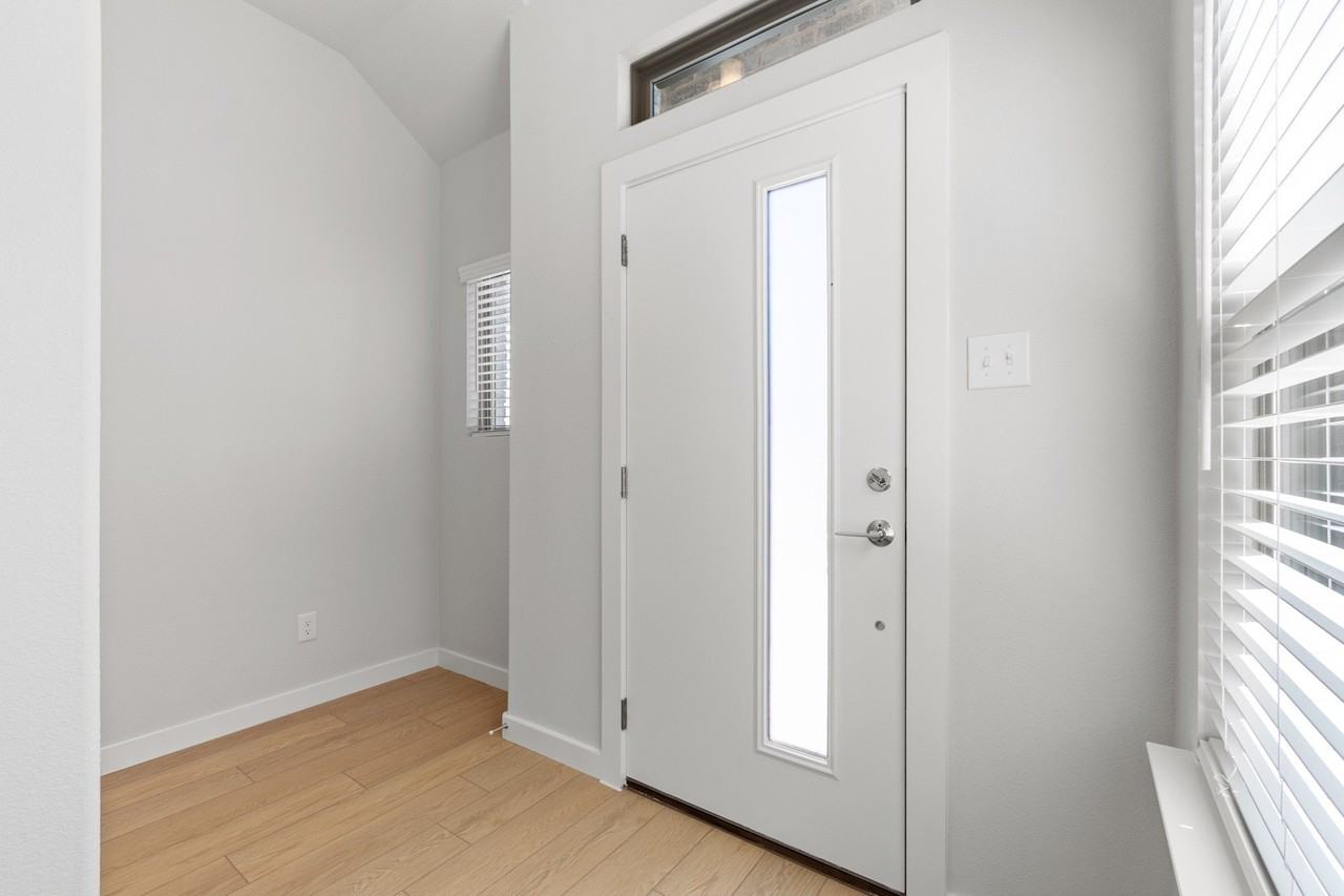 106 Travine Dr - Photo 2 of 18
