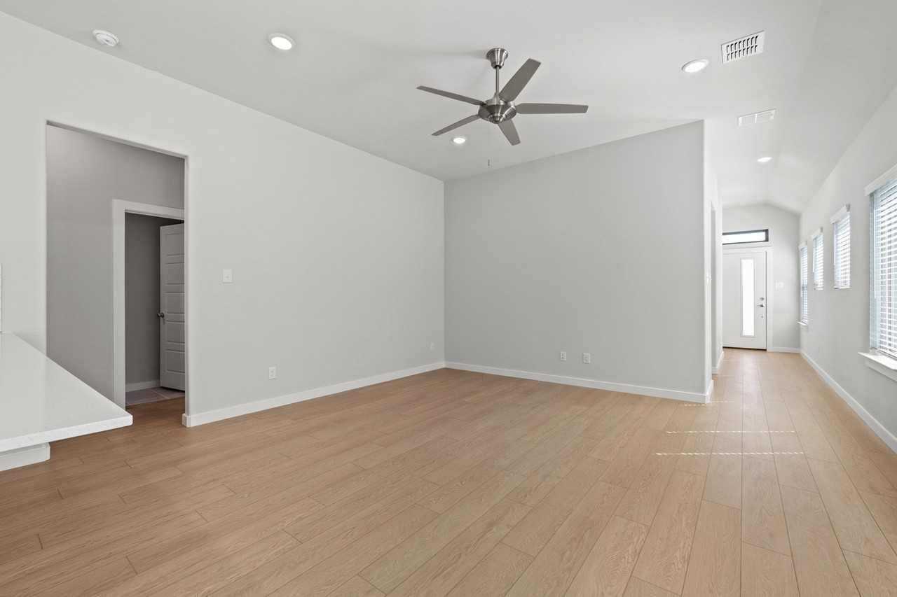106 Travine Dr - Photo 4 of 18