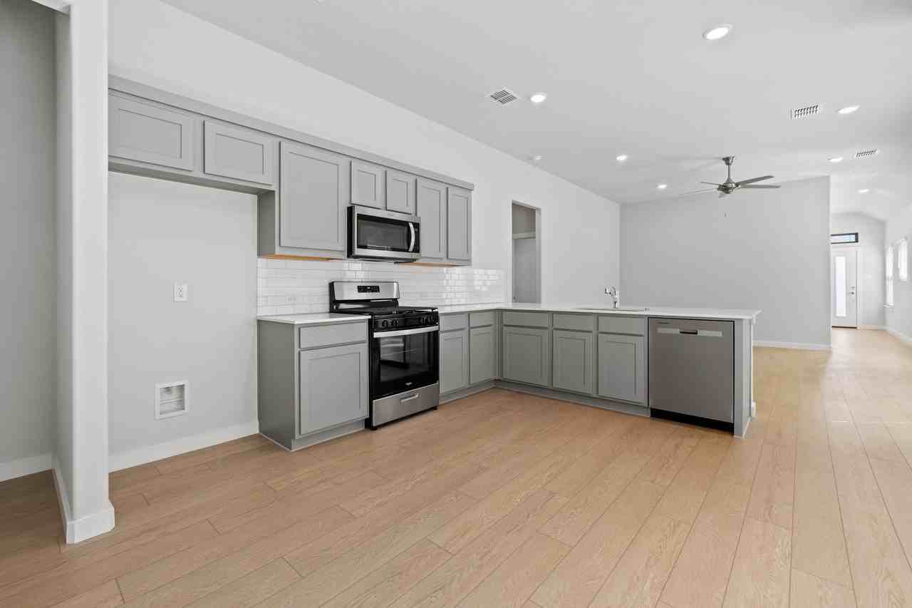 106 Travine Dr - Photo 5 of 18