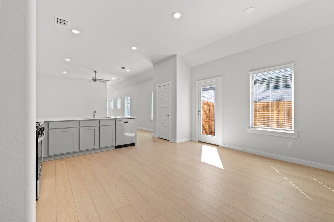 106 Travine Dr - Photo 6 of 18