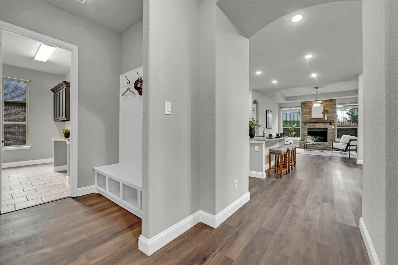 1549 Sonnet Dr - Photo 4 of 19