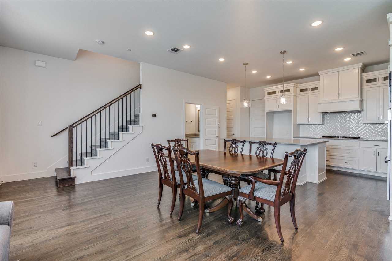 722 Resort Dr - Photo 6 of 24