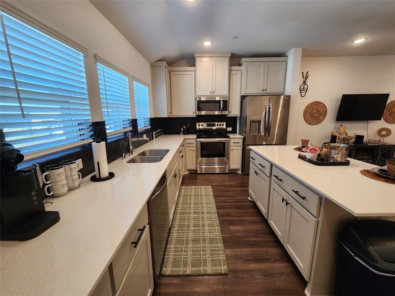 4704 Haltom Rd - Photo 4 of 28