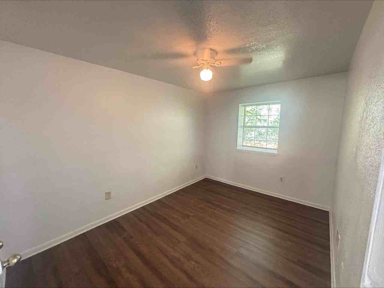 612 Luxton St #202 - Photo 5 of 5