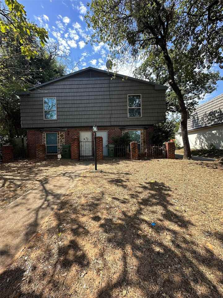 1904 W Sanford St - Photo 2 of 13