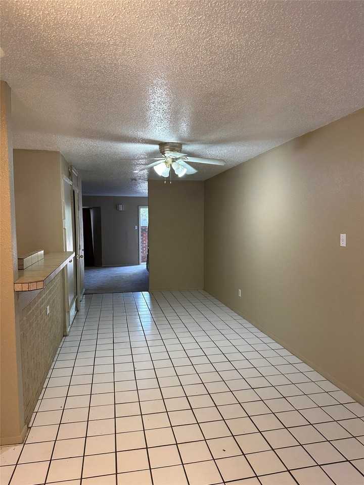 1904 W Sanford St - Photo 5 of 13
