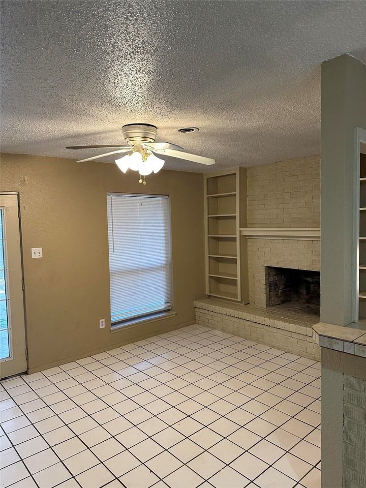 1904 W Sanford St - Photo 7 of 13